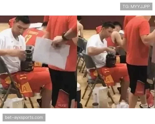 易建联家里冰箱贴都是蛋白粉空罐 易建联家里冰箱贴都是蛋白粉空罐